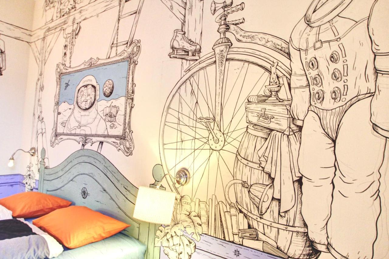 Хостел Lavender Circus Hostel, Doubles & Ensuites