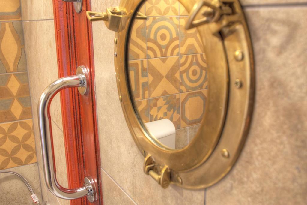 Lavender Circus Hostel, Doubles & Ensuites Хостел