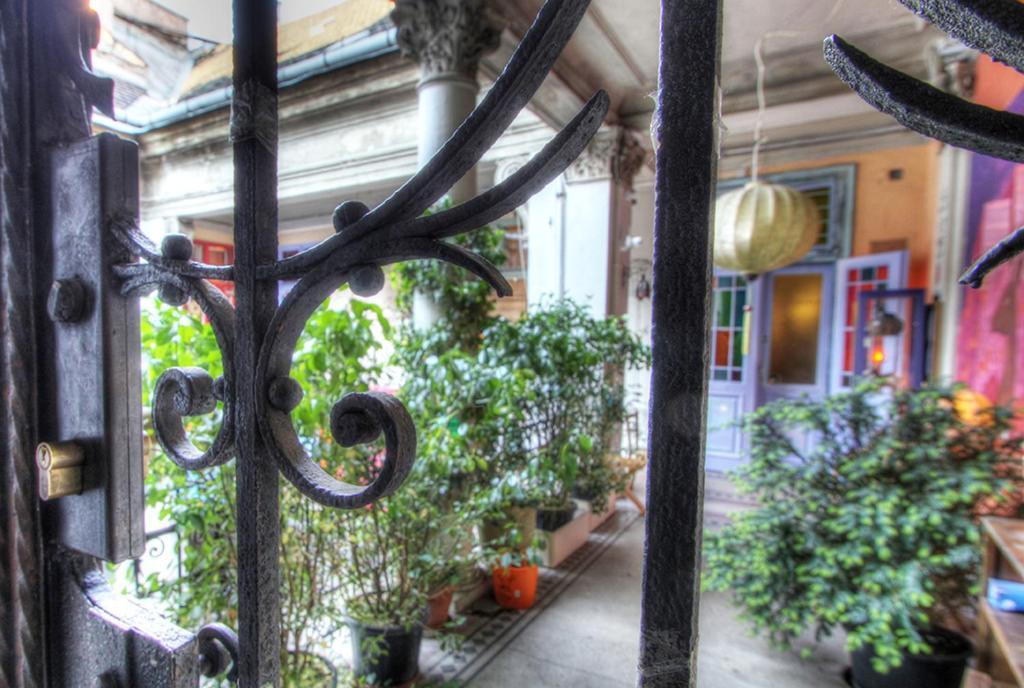 Lavender Circus Hostel, Doubles & Ensuites * Budapest