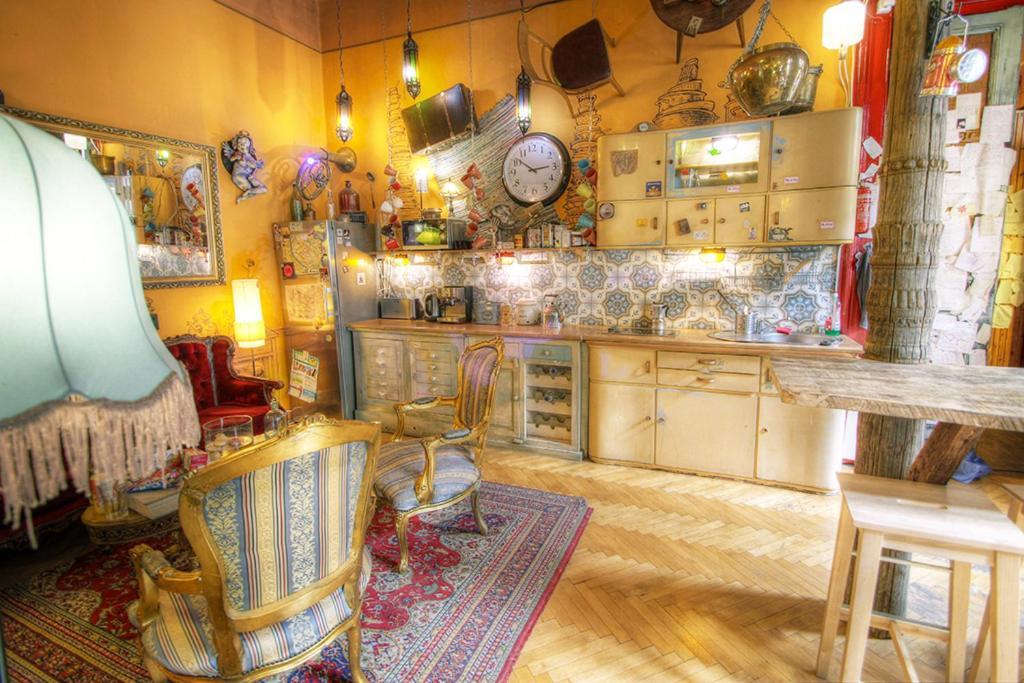 Хостел Lavender Circus Hostel, Doubles & Ensuites *