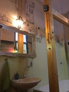 Lavender Circus Hostel, Doubles&ensuites Hostel
