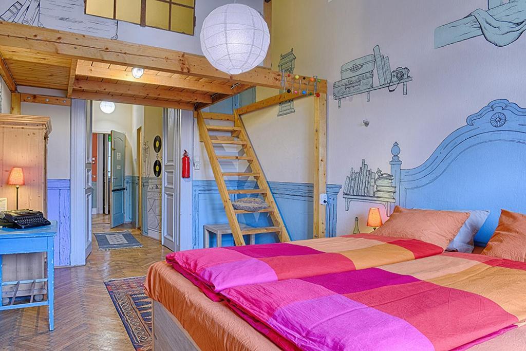 Lavender Circus Hostel, Doubles & Ensuites