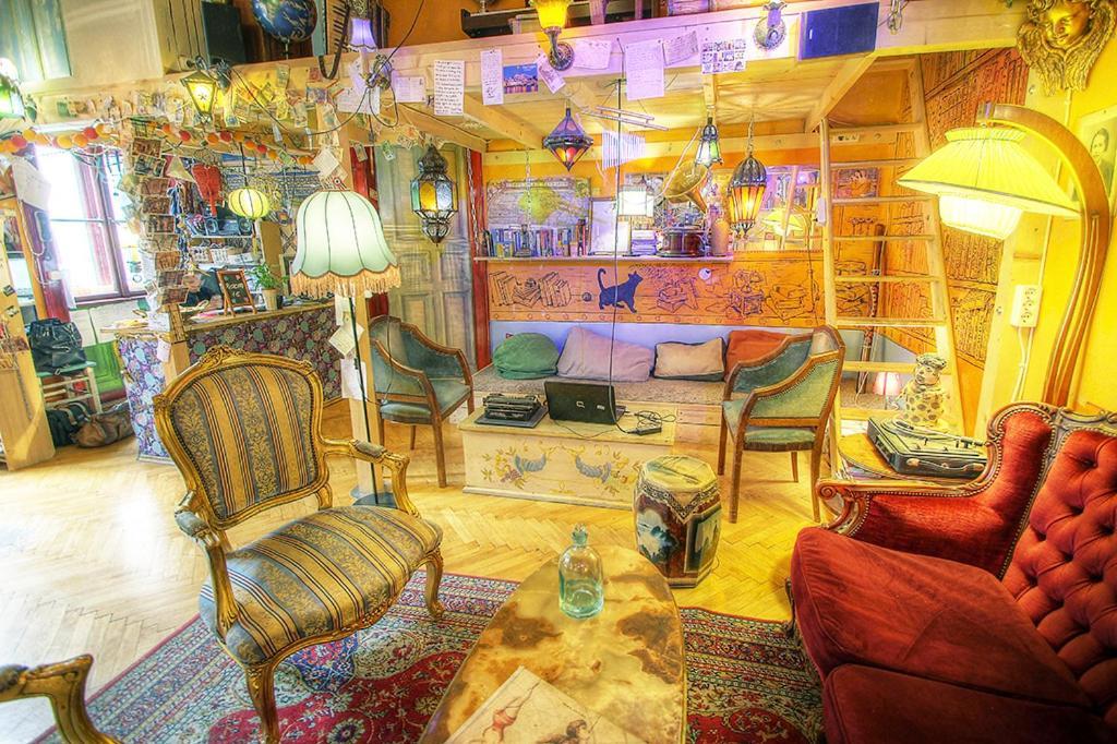 Хостел Lavender Circus Hostel, Doubles & Ensuites *