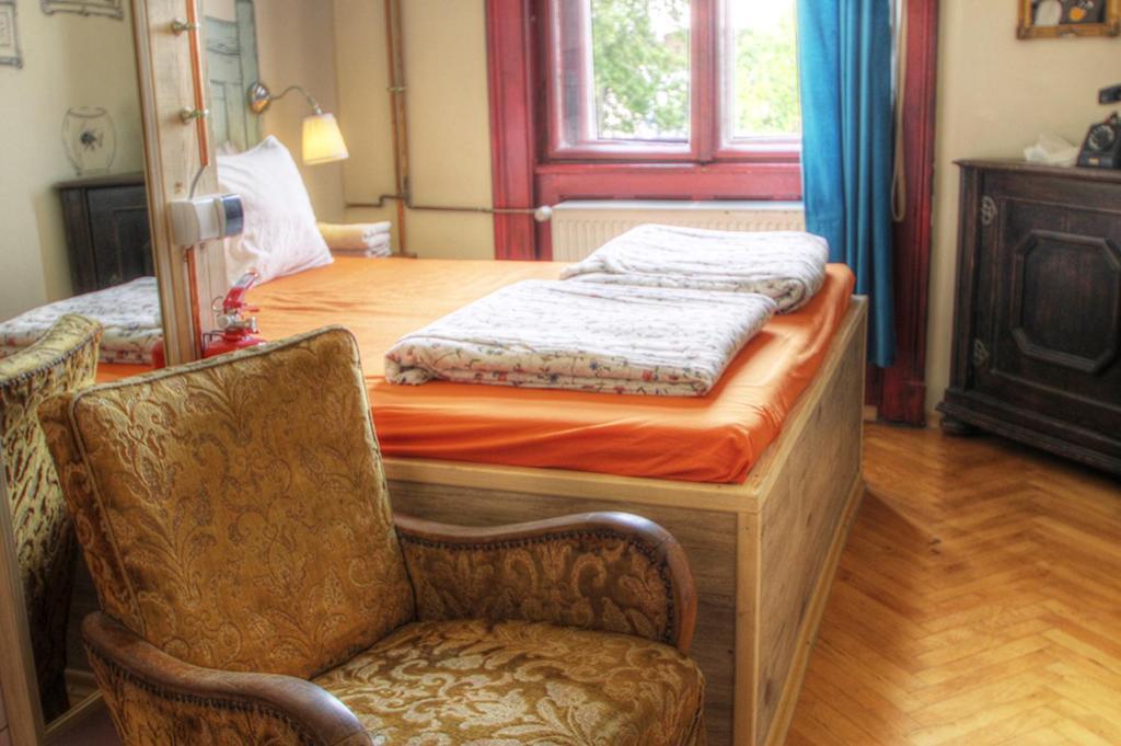 Хостел Lavender Circus Hostel, Doubles & Ensuites *