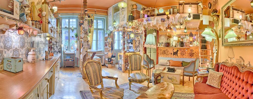 Хостел Lavender Circus Hostel, Doubles & Ensuites *